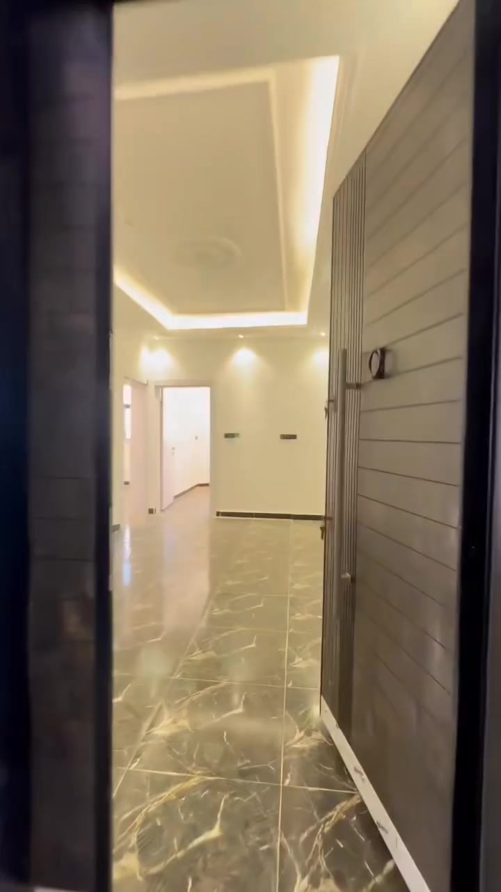 شقه طابق ثاني لليجار سعر الايجار 550 الف 
غرفتين وصاله ومطبخ وصحيات وبالكون 
مزوده بمصعد 24ساعه ساعه 
عنوان الشقه الأعظمية الكم مقابل الخط السريع مباشر عل خدمي   ‏‪0773 425 0899‬‏
