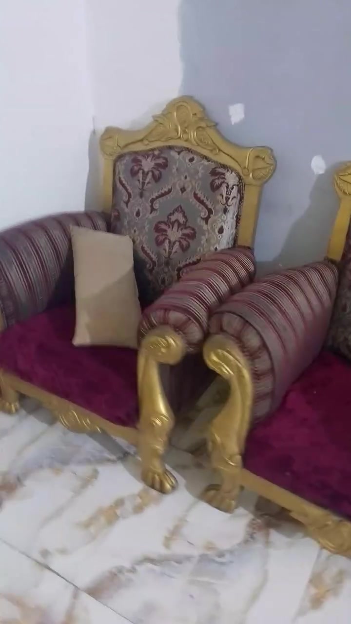 عشر مقاعد.     سعر 200.   ***********
