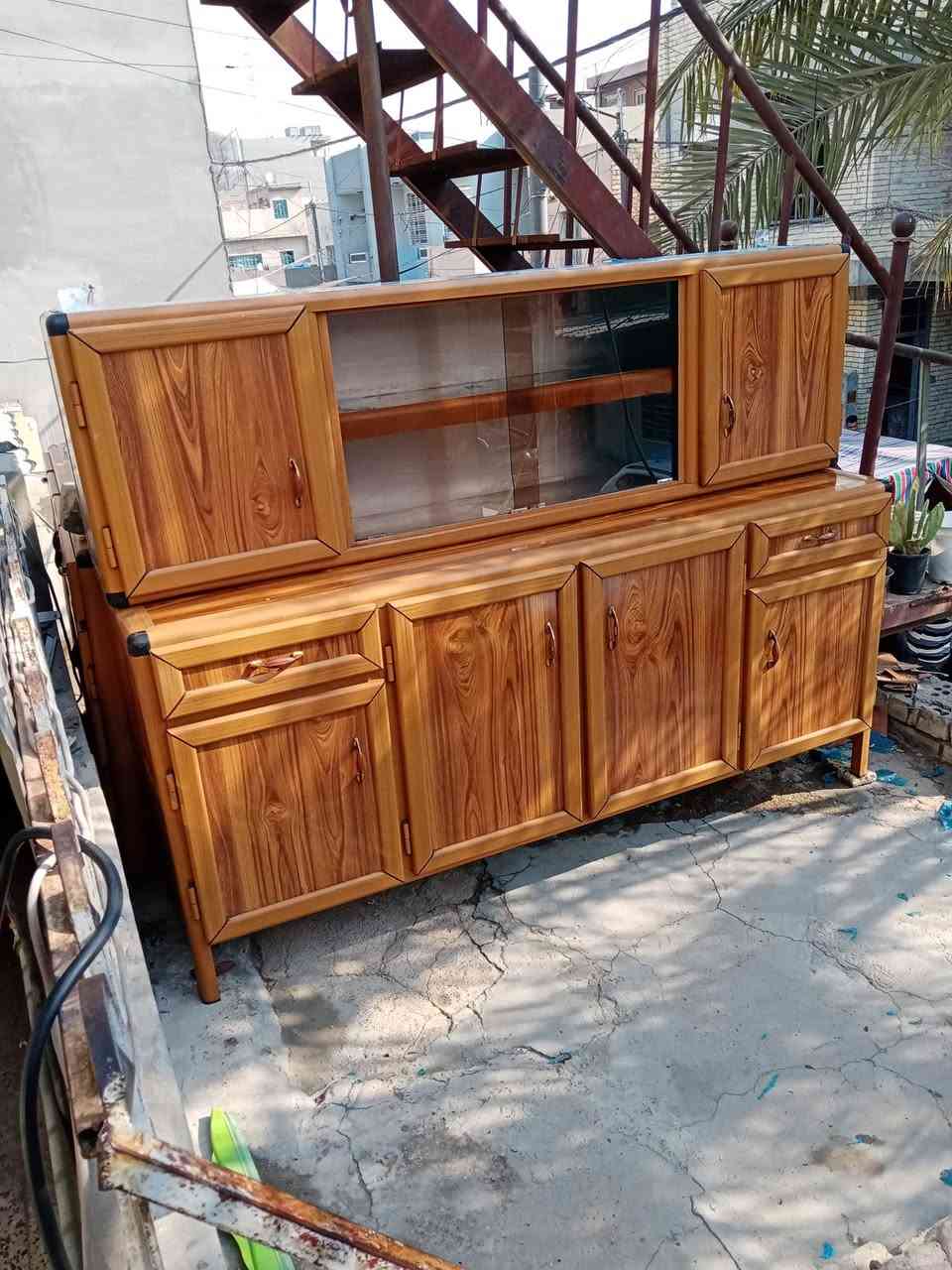 للبيع سنك الاسباني الاصلي ٣ قطع مبطن ولبليت كلش ثخين وشغل درجه اولى توصا رقم الهاتف *********** ***********
