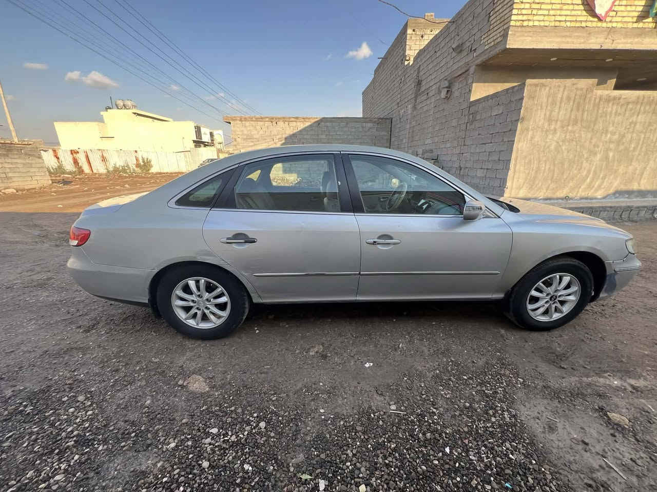 السلام عليكم ازيرا ادوات  2009 سياره جاهزه ومرتبه من كل شيء مكينه وقير وتبريد والتدفئه حداديه امامي خلفيه جديد ارقام سنويه على ايدي اصليات ويا رقم الشاصي ماكينه 3300  بنزين مكان بغداد سعر 43 او مراوس حسب القناعه  كهربائيه كلها شغاله***********
