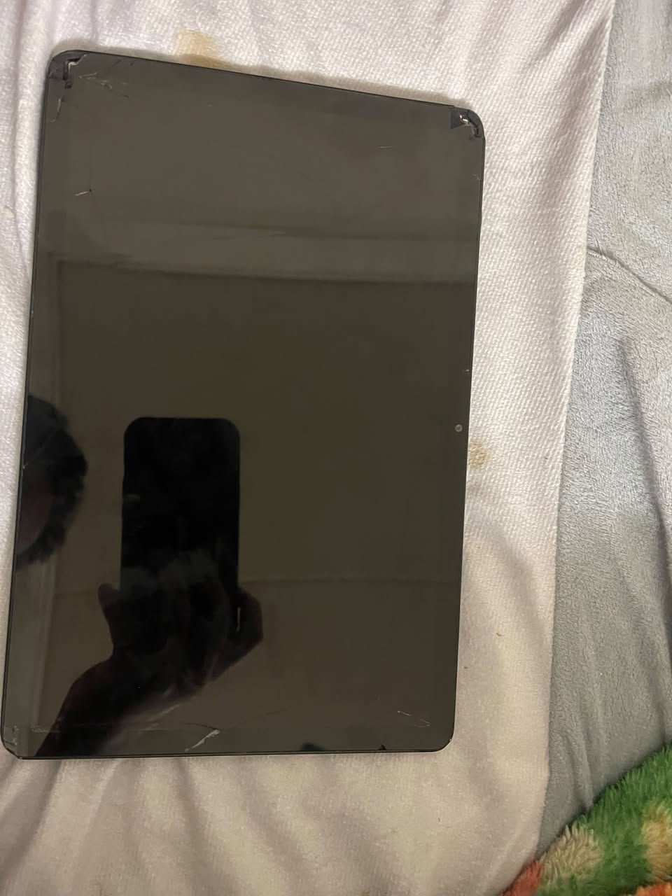 ايبادHONOR pad X8a  لبيع بي ملاحظه شوي مكسور من حافه باقي تفاصيل بل صوره سعره 150 بي مجال ***********
