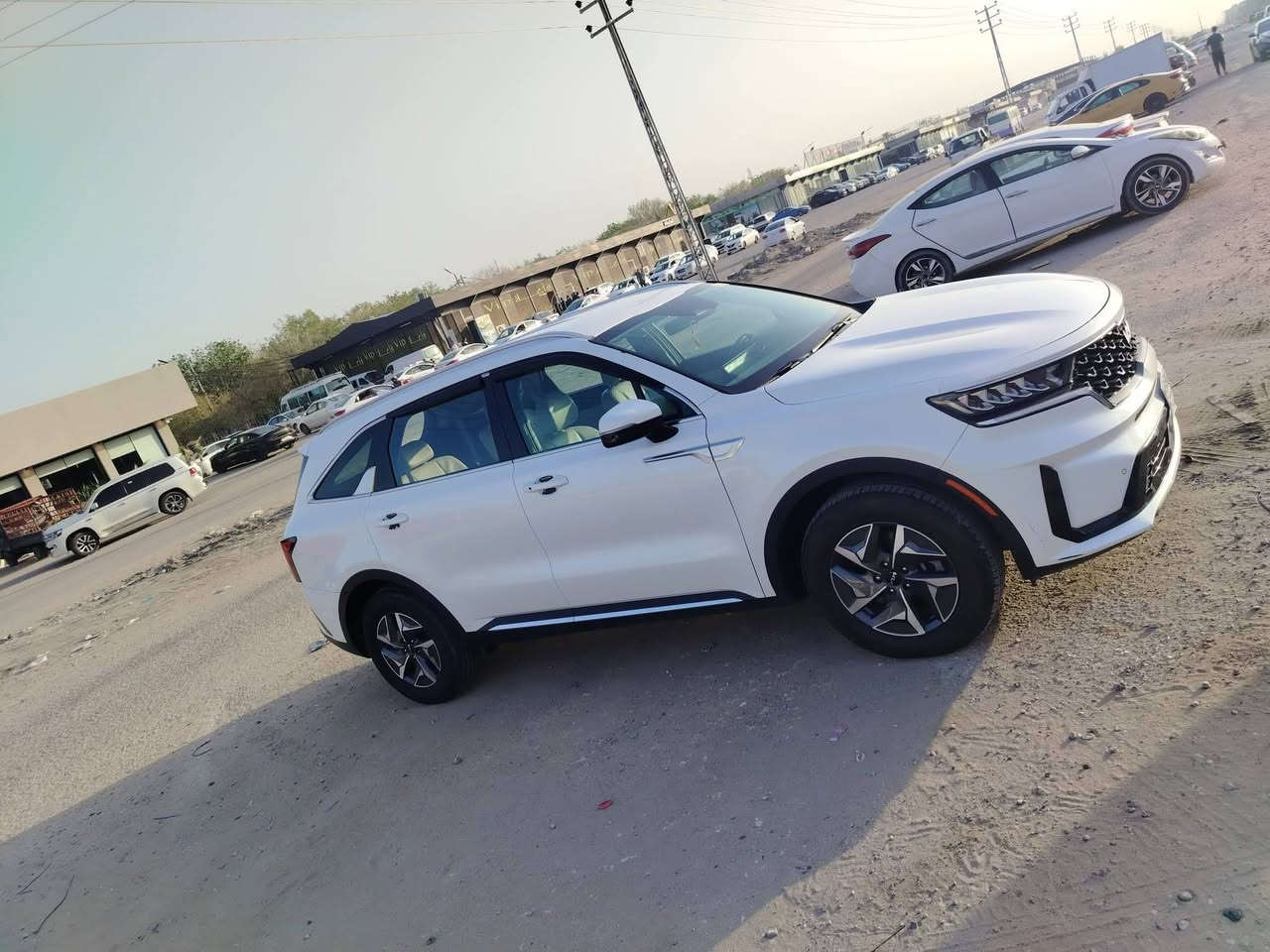 سلام عليكم
جمعة مباركة
سورنتو هايبرد موديل 2022/2023
هايبرد 1600cc وارد امريكي
فول مواصفات عدا الفتحة
ماشية  46325km الف
حادث السيارة فقط قبق الجنطة مبدل وجاملغات الخلفية عدد(2)
بدون لغود بدون شواصي التكم سليمة شرط السونار
مواصفات السيارة
عدادات رقمية بالكامل (Digital Cluster)
مقاعد جلد فاخرة (مقاعد منفصلة VIP في الصف الثاني
كير ماوس أوتوماتيك 6 سرعات 
شاشة عرض وسطية مقاس 10.25 - 12.3 إنش تعمل باللمس.
تحكم كهربائي بالمقاعد الأمامية مع ذاكرة.
تدفئة وتبريد للمقاعد الأمامية.
نظام تكييف أوتوماتيكي ثلاثي المناطق.
شاحن لاسلكي للهواتف.

نظام رادار توقف تلقائي لتفادي الاصطدام
كاميرا مزدوجة.
حساسات أمامية وخلفية.
نظام تثبيت السرعة الذكي.
بصمة تشغيل + تشغيل عن بعد.
7 راكب
إضاءة LED كاملة (أمامية وخلفية) مع مصابيح نهارية DRL. 
صندوق خلفي كهربائي.
السعر 215 ورقة وبي مجال 
للأستفسار الاتصال على الرقم *********** واتساب متوفر بكل وقت
العنوان النجف الاشرف حي الغدير شارع الحزام الاخضر مقابل قاعات قصور السلطان
