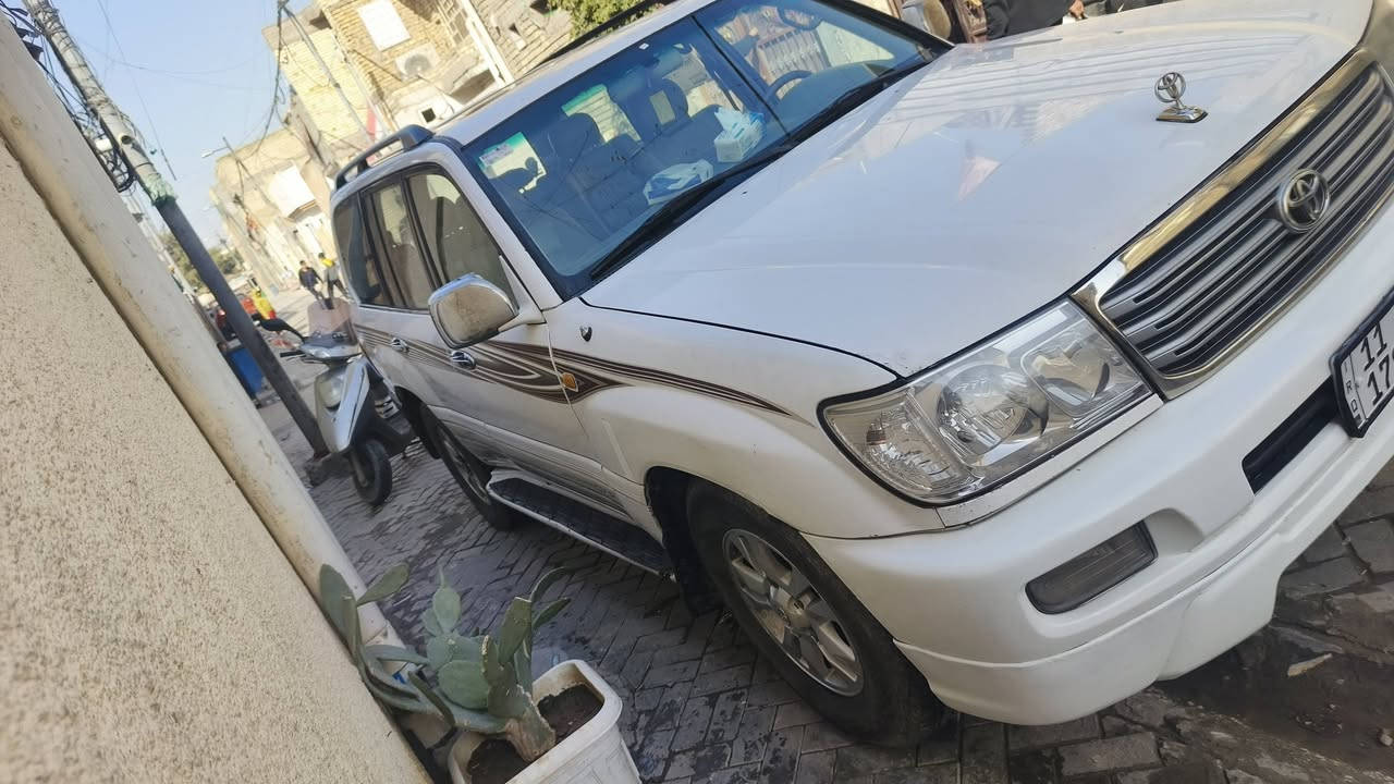 السلام عليكم لاندكروز موديل 2001السياره نضيفه وحلوه واي استفسار على السياره هذه رقمي وخابرني وتدلل *********** السعر خاص
