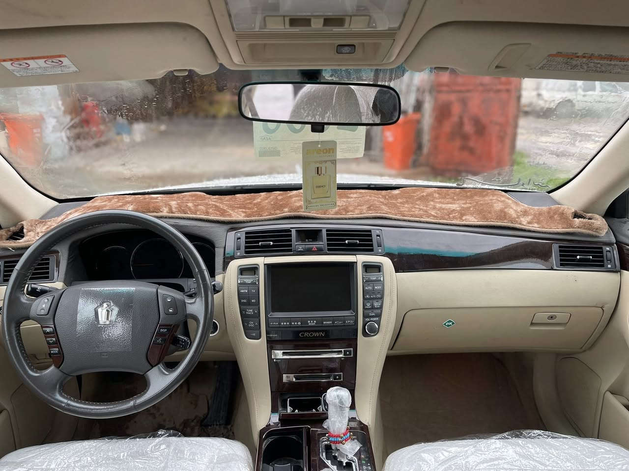 شاھینە ٢٠٠٨ بڕاوە
١٨٠ گێڕ گەورەی مەکینە بچوک 

بەسمە ڕەساسی 

٣ دووگمە

جامی پێش و دواوەی ھەڵگیراوە

برێک بەستراوە 

سەقف شوشەیی 

دەعامی بۆ دەعامی ھیچی پێوە نییە

تەبرید ساردو گەرمی بەشەرت

سەیارەکە ھی ماڵانە نمونەیە لە جوانی 

شوێن حاجیاوا

نرخی ٥٨$ معامەلە 

***********
