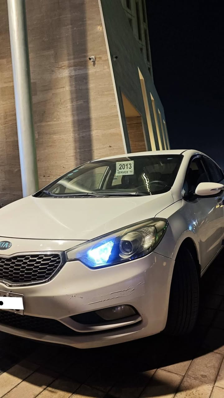 سيراتو 2013 للبيع 
سياره فول داخل تحكمات ستيرن مثبت سرعه حاكيه تبريد قطعتين خلفي تخم تاير جديد 
كير مكينه تبريد سياره نضيفه 
• سياره مكفوله كفاله عامه من صبغ والضربه بيها فقط بارد خفيف 
سياره رقم الانكليزي الجديد باسم كردي سنويه 2028 هزه جديده 
• سياره مالت جناي مكان السياره نجف 
للاستفسار : ***********
