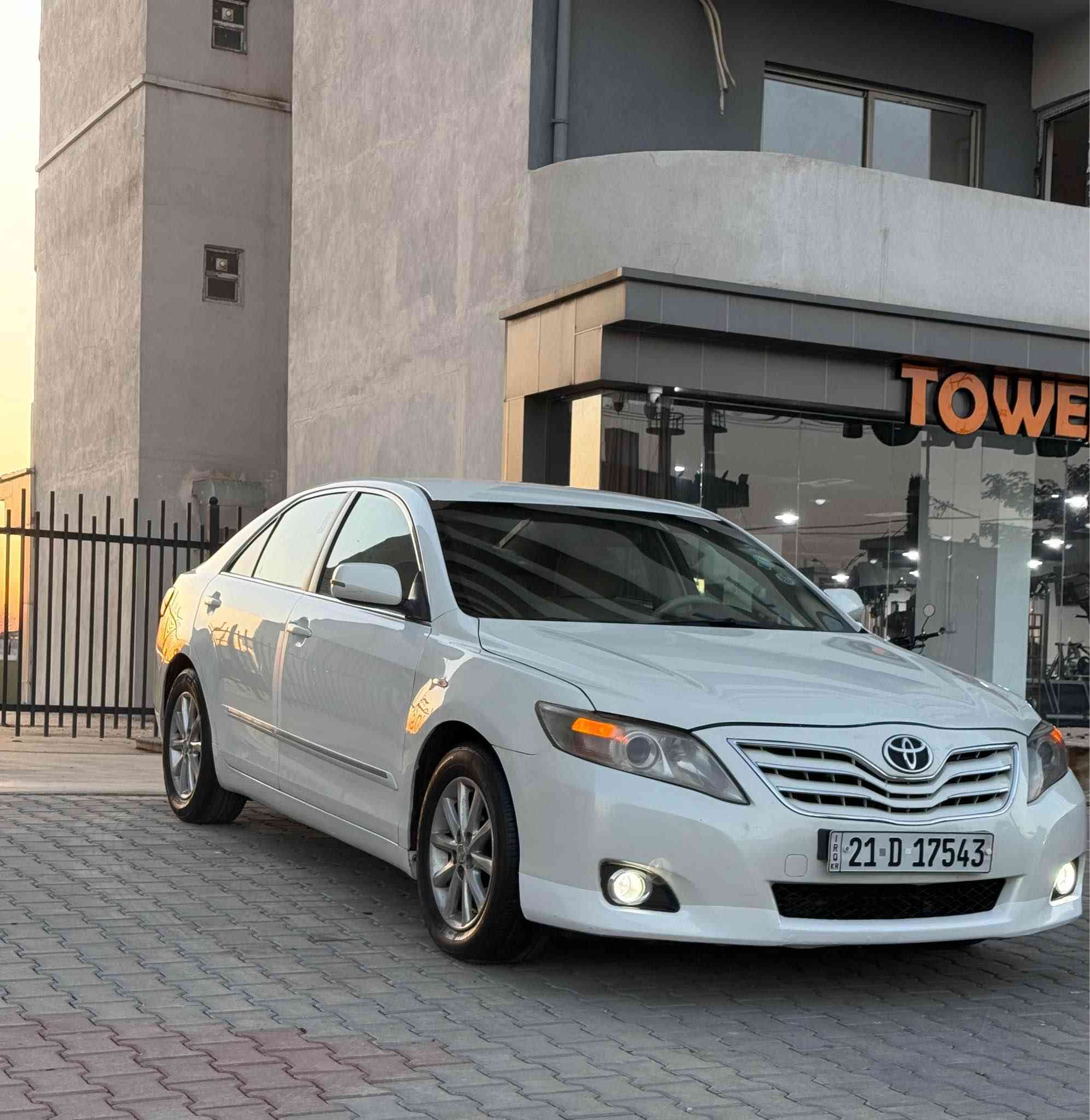 كامري GL خليجي 2010 
سيارة ابيض صدفي نضافة فول 100%
تايرات و باتري جديد 
ماشي 175km 
مواصفات : داخل اصفر و دعامي حساس و كاميرا و شغال عن بعد 
كير و محرك بشرط مابي عيب 
بيها قطعتين جاملخ و بونيد بدون دواخل 
سعر 121 ورقة 
ر.م :*********** 
ر.م :*********** كركوك, العراق
