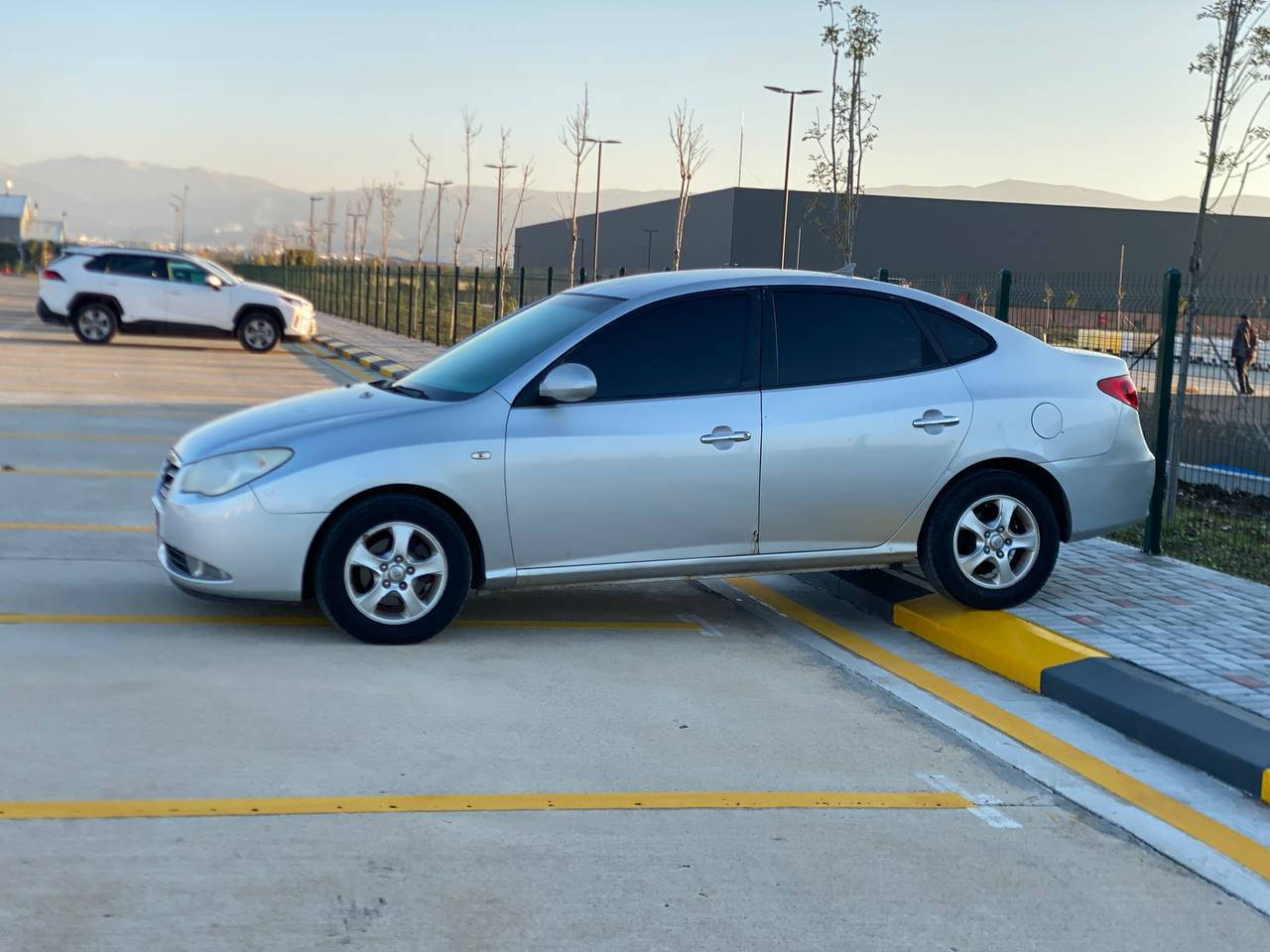 ئەڤانتی بۆفرۆشتن مودێل 2007
فول بەس سڵایت نیە
چوارتایەویلی لۆک
تازەداغڵ
کامل مەسرەف کراوە
بێ چاڵوچۆڵوقوپاوی
هەتاحەزکەی جوان وپاک
مەکینە بچوکی دەکشن بەرز
نرخی45ومەجالێکی کەم
شوێن هەڵەبجەی شەهید
ژم.*********** حلبجة, السليمانية
