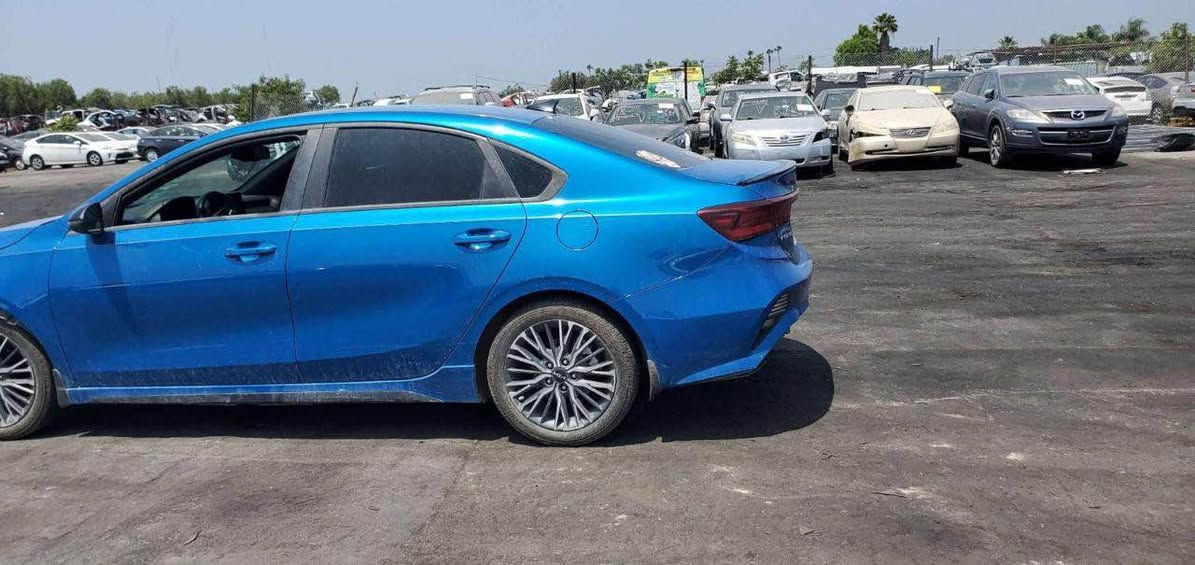 كيا فورتي 2022
فول مواصفات جيتي لاين محرك 2000
ماشيه 70 الف مايل 
السياره بدون صبغ 
رقم اربيل وكاله تحويل حاضر 
الاتصال ***********
*********** وتساب 
السعر 157 ورقه 
اليرموك اربع شوارع بغداد, العراق
