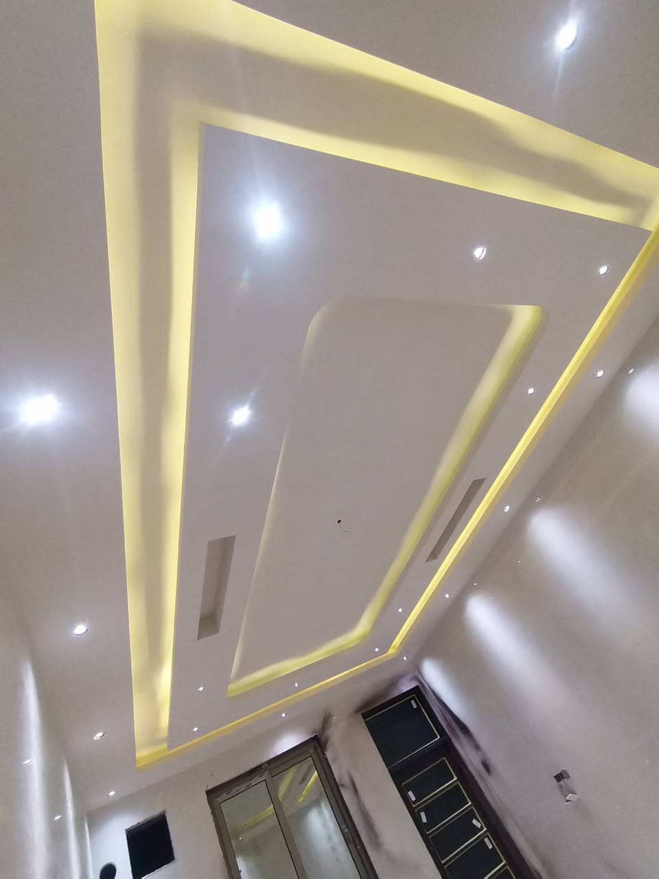 ✨ حوّل بيت أحلامك إلى حقيقة! ✨
هل مللت من شكل جدرانك القديمة؟ هل تبحث عن لمسة فنية تغير أجواء منزلك بالكامل؟

​نحن هنا لخدمتك! متخصصون في كافة أعمال الديكورات المنزليّة الداخلية والخارجية وأحدث صيحات الأصباغ والدهانات.

​🛠️ خدماتنا تشمل:

​الديكورات الداخلية: (جبس بورد، بديل الرخام والخشب، ورق جدران، إضاءات مخفية).

​الديكورات الخارجية: (تنسيق واجهات، أصباغ مقاومة للعوامل الجوية، ديكورات حدائق ومداخل).

​أعمال الصباغة والدهانات: (أصباغ سادة، ديكورية، معالجة الرطوبة والتشققات بأفضل المواد).

​💡 لماذا تختارنا؟

​دقة عالية في التنفيذ وتسليم في الموعد.

​استخدام أفضل خامات الأصباغ ومواد الديكور العالمية.

​أسعار تنافسية تناسب ميزانيتك.

​📞 للاستفسار والحجز، تواصل معنا عبر الواتساب أو الاتصال على الرقم: [***********]

📍 مكان العمل: [محافظة البصره]
