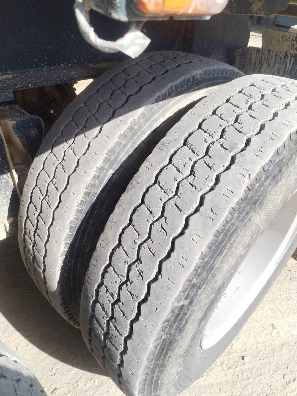 تايرات للبيع سعر الزوج 300 نص عمر 5ازواج كلهن مكلف بنشر ***********
