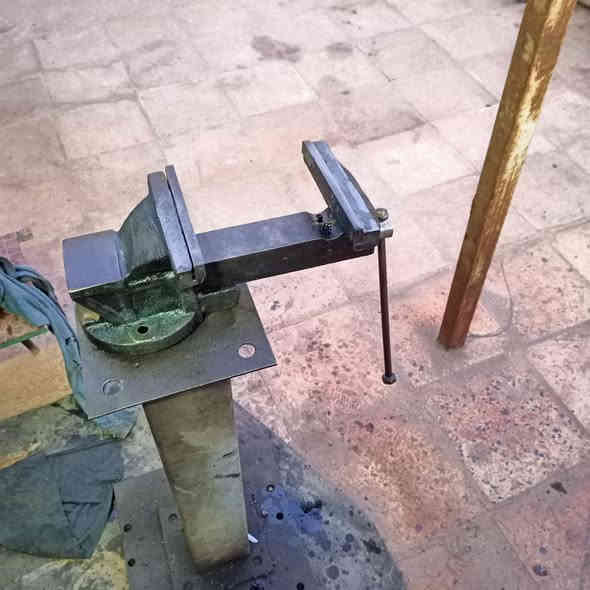 سلام عليكم منكنه لبيع 
تفتح 16سانتيم 
عرض 15
طول منكنه 35سانتيم 
*********** بي واتساب
