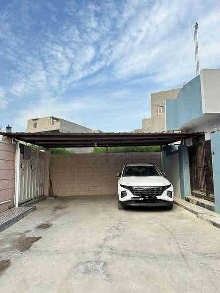 دار للبيع حديث الموقع بعقوبة السراي خلف قاعة فينوس للاعراس قريب على سوق بعقوبة
 طابو زراعي ملك صرف على القرار( ٢٥ )
المساحه( ١٠٧ ) متر  🔺️ واجهه  (٦.٣٠ ×  ١٦.٣٠) متر
الطابق الارضي يتكون من غرفة نوم وصالة واستقبال ومطبخ وصحيات داخلية وخارجية وكراج صغير ☘️ 
الطابق الثاني غرفة نوم صغيرة وصحيات مع سطحين 
الدار سقوف ثانوية ويحتوي على منظومة كاميرات الشارع مقفول والمنطقة خدمات مجاري وتبليط 🍀🌿 
السعر (١٤٠ ) مليون وبي مجال للشراي 🍀
يوجد امام الدار كراج سياره 🌿
للاستفسار مع مكتب المصطفى للعقار ☎️
 موقع المكتب ⬅️ مدخل العزات مجاور اسواق نوتيلا الغذائية 🛒 او التواصل على الماسنجر او الواتساب على الرقم *********** 📞📞
