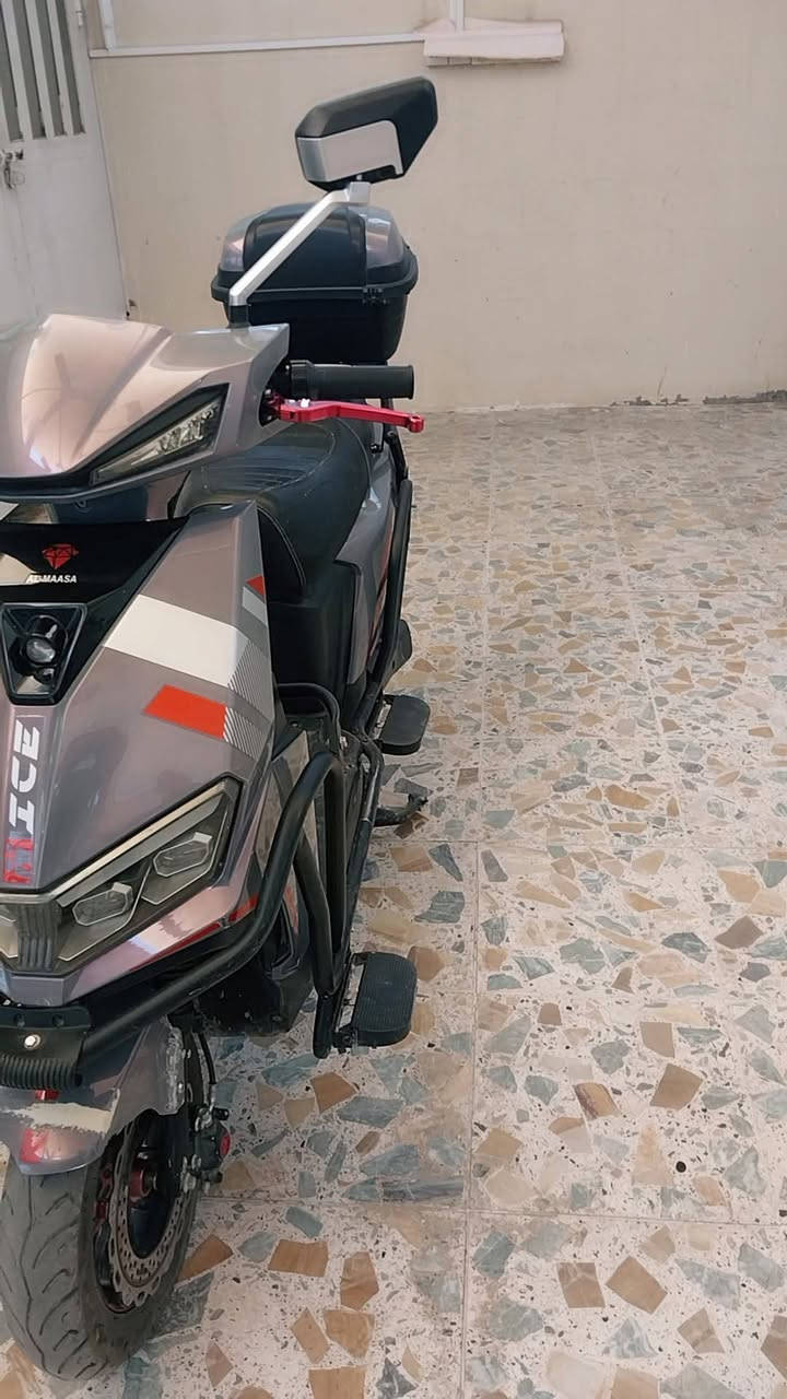 سلام عليكم موطور شحن سكنس البيع موديل 25 بطاريات عل فحص 6بطاريت
خمسه يغرن 10 وحده تغره 8  السعر 550 وبي مجال 
المكان فلوجه ***********
