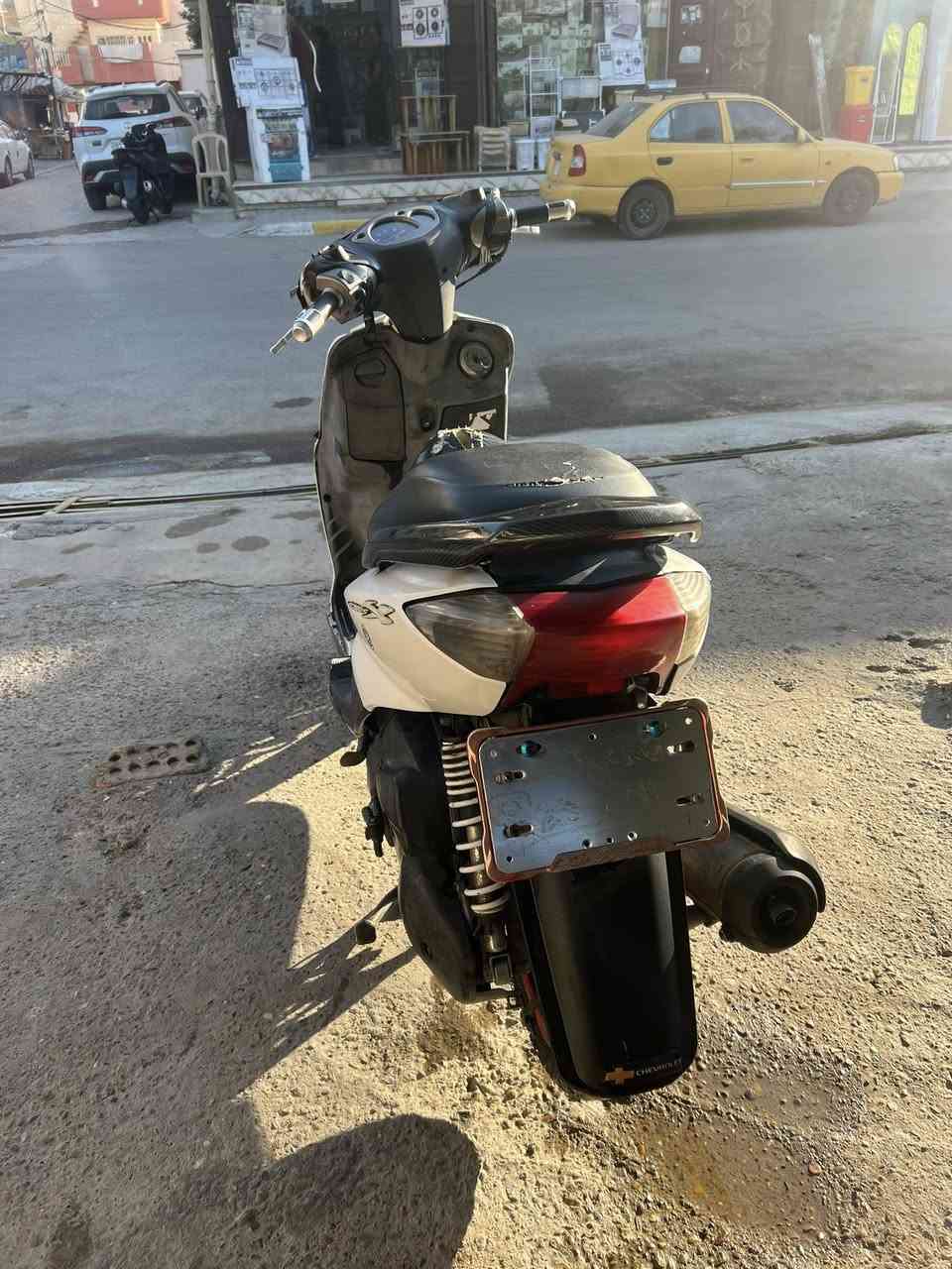 السلام عليكم سكنس نثيه ياباني 110 استانت حساس للبيع
دراجه كامله مكمله سلف هندر مكينه بلاد ناعمه 
اوراق مال معرض موجوده من منزله دراجه كامله ماعده بجم مالتهه تعبان وبي كسر فقط غيرهه كلشي مابيهه وخير من الله 
بيهه كم قطعه تزويد اصلي بيهه ثلاث قطع كاربون اليف حقيقي اول منزلت يعني سبايدر وترايش كاربون بيهه سلف رياضي كلجات رياضي أصليات فج وصينيه NCY يدات رياضي بيهه 
المكان بغداد الكريعات او اعضميه اي استفسار
 اكثر عل رقم *********** 
ملاحضه القاعده مال رقم الخلفيه مو ويه الدراجه 👍
