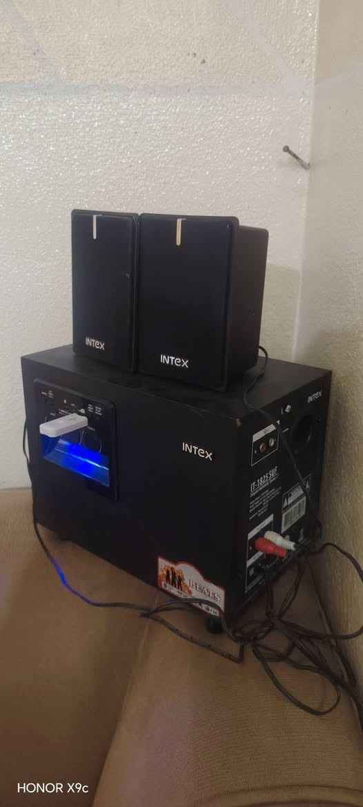 مضخم للبيع صوتو فول ماشاء الله 
بلاتوث خارجي يشتغل فقط كهرب 
السعر 35
مكاني موصل ايسر حي الانتصار 
*********** واتساب
