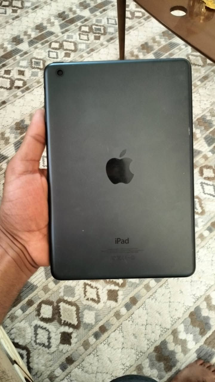 الشاشة: 7.9 إنش من نوع IPS LCD.
الدقة: 1024 × 768 بكسل (كثافة 162 بكسل في الإنش).

​المعالج: Apple A5 (ثنائي النواة بسرعة 1.0 جيجاهرتز).

​الذاكرة العشوائية (RAM): 512 ميجابايت.

​سعة التخزين: تتوفر بخيارات 16 أو 32 أو 64 جيجابايت (لا يدعم بطاقة ذاكرة خارجية).

​الكاميرا الخلفية: 5 ميجابكسل (تدعم تصوير فيديو 1080p).

​الكاميرا الأمامية: 1.2 ميجابكسل (تدعم FaceTime بدقة 720p).

​البطارية: سعة 4490 مللي أمبير (تدوم حتى 10 ساعات من الاستخدام).

​نظام التشغيل: صدر بنظام iOS 6 وكان آخر تحديث رسمي يدعمه هو iOS 9.3.5.

​التصميم والوزن: سمك 7.2 ملم، ووزن حوالي 308 جرام
سعر 40 الف .


**إذا كنت صاحب هذا الإعلان وتريد حذفه لأي سبب، رجاءا أرسل رسالة إلى الدعم الفني**