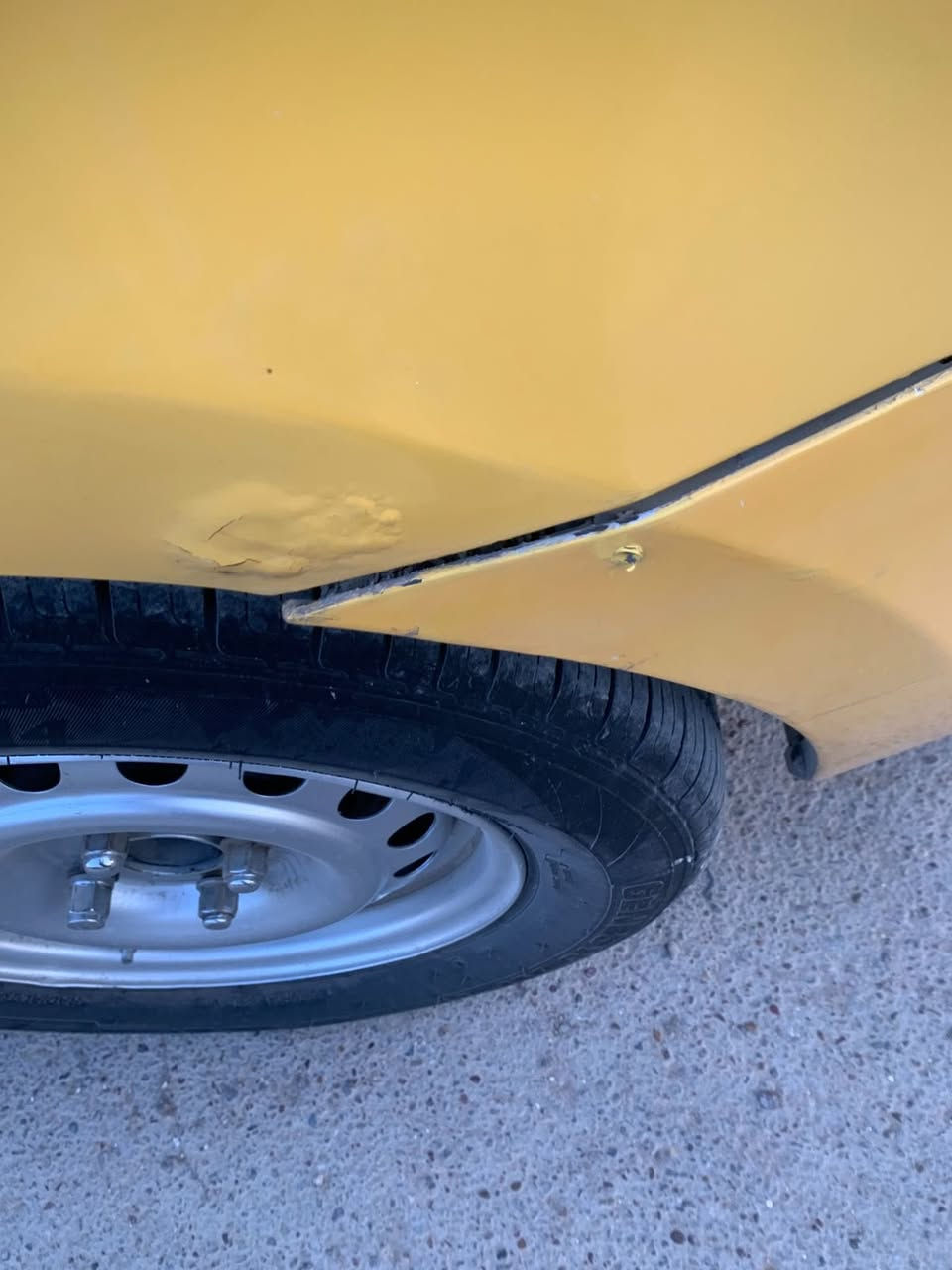 اكسنت 2016 تكسي وارد خليجي رقم بغداد باسمي بدون حادث فقط باب تبديل نفس الون  صور سونار بلمنشور مراوس بخصوصي سعرها 88 سياره جاهزه من كلشي 
 ***********
