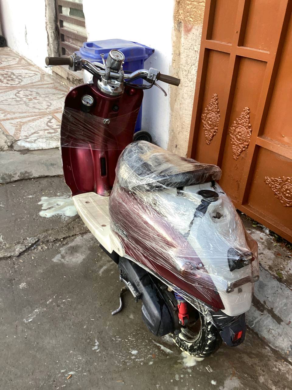 دراجة عبدالحليم 60 نص هندر تشتغل تجي تفحصها مكينة ما مفتوحة شرط شلعة و معدل بس كفراتهة شوية تعبانة اي سوال خابرني عالرقم
وين موقعك الحالي لليحب يعاين الدراجة؟: 
١ حزيران
هل السعر قابل للتفاوض؟: 
بيها مجال