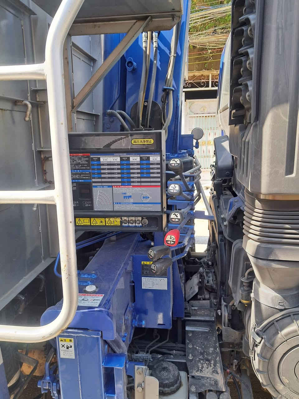 سلام عليكم كرين هينو شيطان موديل اصل ٢٠١٦ دخول جديد فحل محرك 5 سلندر كرين ريمون اصل جديده  شاصي محسن سياره ب اسمي مكان بغداد ***********
