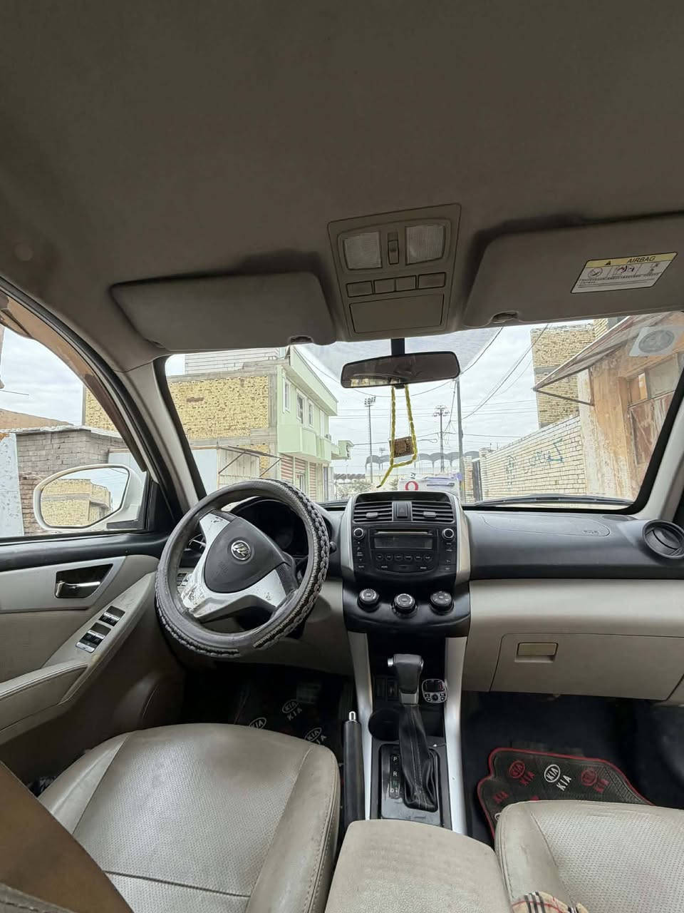 السلام عليكم 
ليفانx60 موديل 16 كير اوتماتيك نظيفة تبريد شغال سنوية جديدة رقم جديد رقمها بصرة السيارة باسمنا تحويل مباشر 
عنوانها واسط قضاء الحي السعر 73 وبيها مجال بسيط حك الجية
*********** للاستفسار
