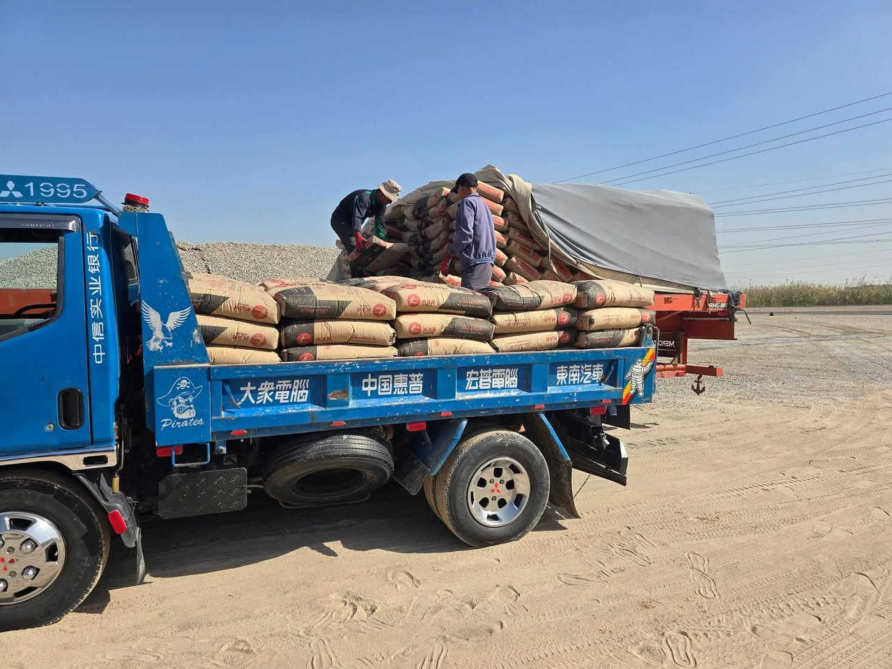 سكلة لبيع مواد البناء
قرب محطه سما الفرات  اسعار مناسبه وأجره قليله
سمنت الطن ٩٢ الف
رمل زبير      ٣٠ الف.    تك  ١٣٠ الف
رمل ناعم      ٤٠ الف.    تك ١٧٠ الف
حصو جلات  ٤٠ الف.    تك ١٥٠ الف
بحص           ٤٠ الف.    تك ١٥٠ الف
طابوك          ١٣٠الف     تراب حلو ١٥ الف
زميج            ٢٠ الف
للتواصل والأستفسار الاتصال بالرقم
***********    ----   ***********@
