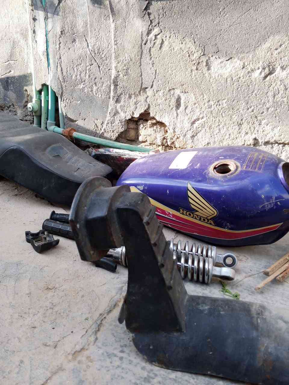 سلام عليكم كشن +تانكي نضيف من داخل كلش  +دبلات +راسطه ثقيل كلش  سعرهن دزلي خاص واكلك معروفات سعرهن


**إذا كنت صاحب هذا الإعلان وتريد حذفه لأي سبب، رجاءا أرسل رسالة إلى الدعم الفني**