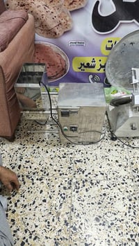 للبيع مكينه فلافل بكامل محتوايتها + كتر تقطيع شرائح شاورما + كوسره تنز...