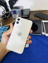 ثلاث قطع ايفونات 11 تخطي(سيمكارت واكف)   11 عادي ذاكره 64 كله شغال فقط...
