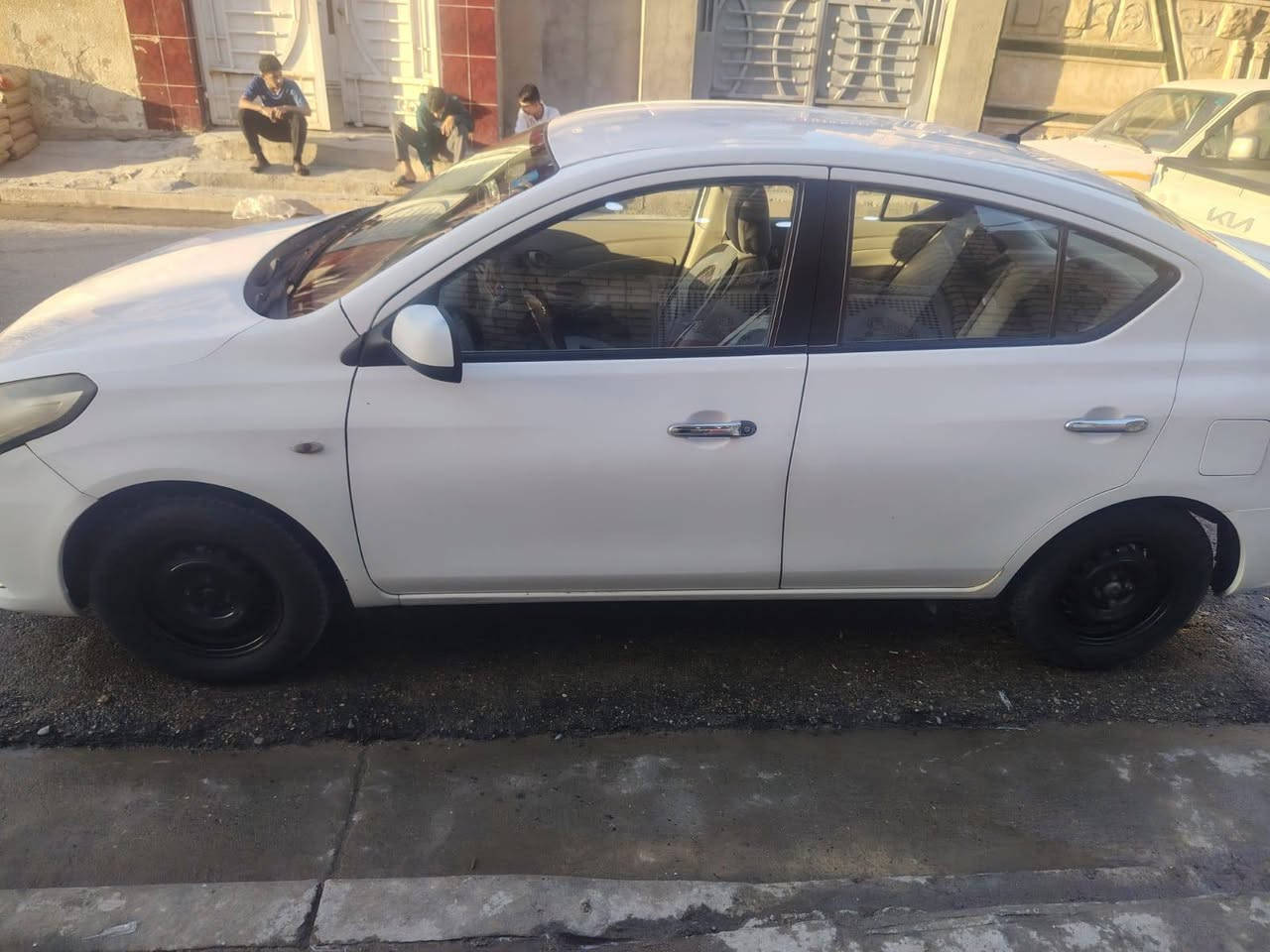 سلام عليكم للبيع نيسان سني  هندي موديل٢٠١٨  بغداد رقم الانكليزي بسمي ماشية ١٥٠ الف  بيها بابتين صفحات السايق بيها جاملغه  وربع البنيد مصبغ   فقط السعر ٩٥ وبيها مجال بغداد الحسينية ايم الجامع البديع ***********
