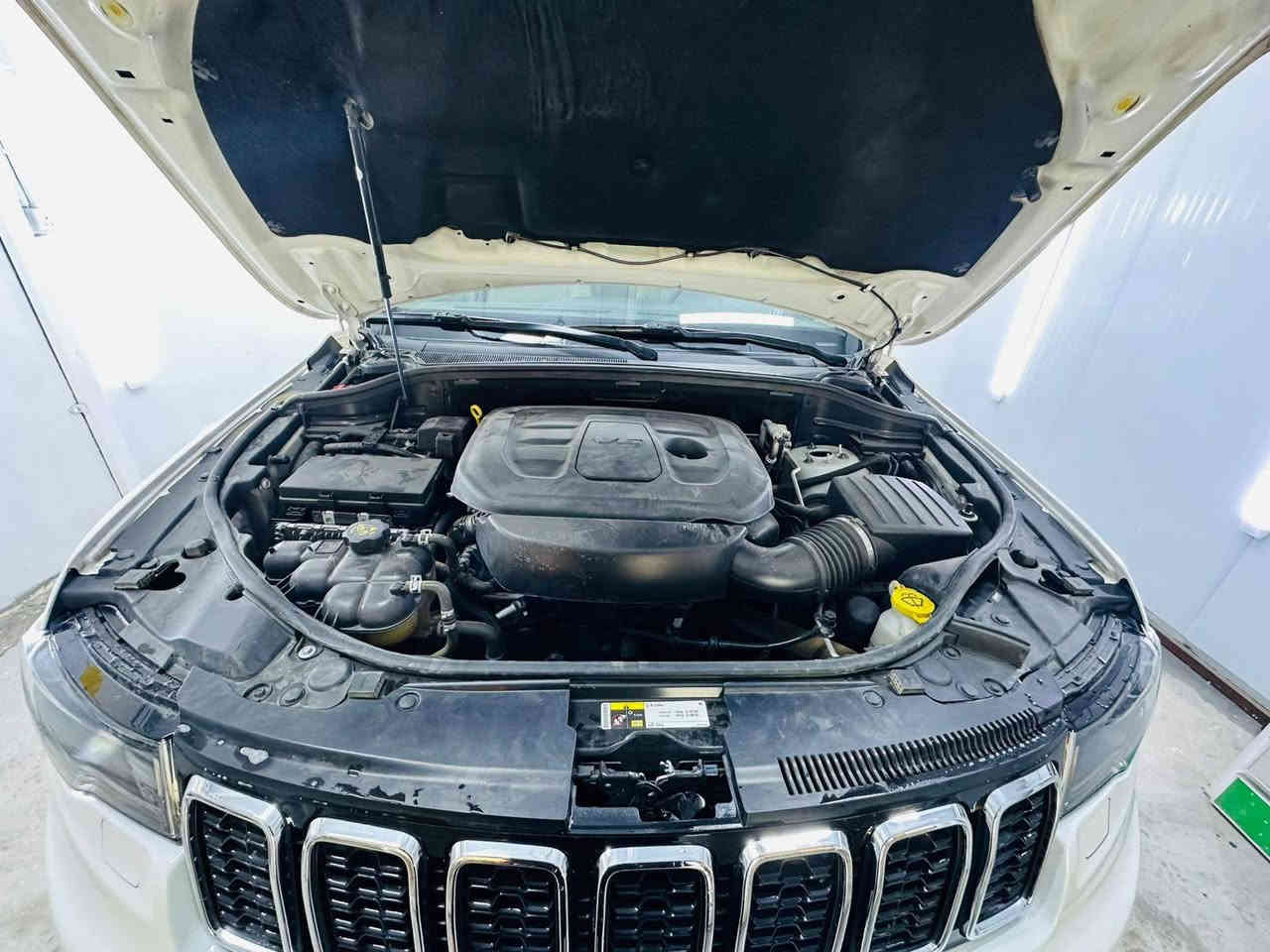 من رخصت الادمن
جيب للبيع ٢٠١٩ 
خليجي كفاله عامه
لمتتد فول الفول 
ماشيه ٨٨ حقيقي تراي صفر 
مكينه كير كلها ع وضع الشركه 
صدر امامي خلفي 
تخم تاير جديد 
مكان السياره الفلوجه الشراي يتصل ***********     سعرها   ٢٩٥ أو بيها مجال للطيبين
