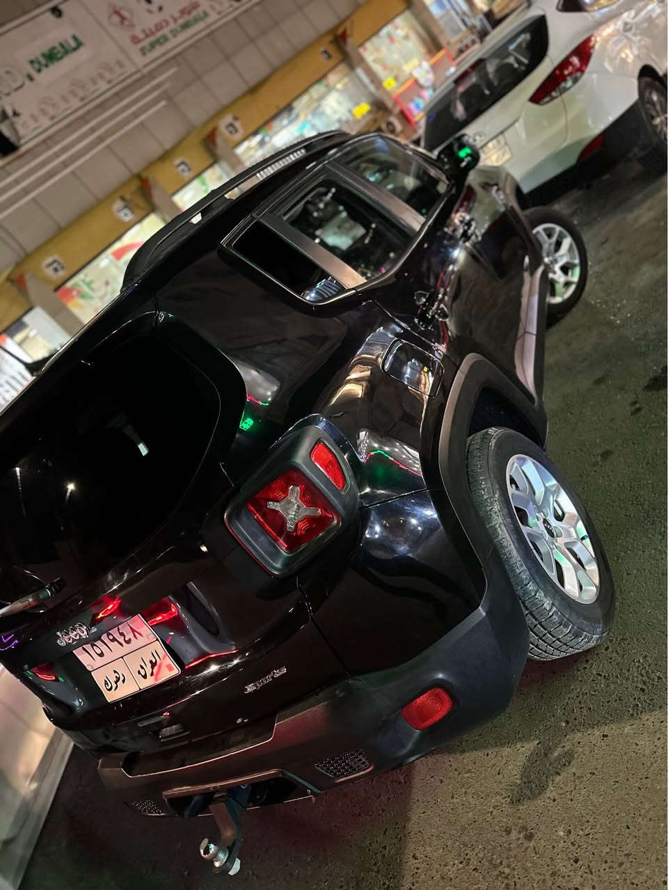 جيب رنيكيد اسود موديل ٢٠١٨ 
مواصفات :
💠. لاتيتوت مكينة ٢٤٠٠
💠. دبل كير اوتو وعادي
💠. بصمة تشغيل
💠. انارة جانبية 
💠. شاشة ايباد واي فاي- كار بلي- خرائط وويز مفتوح 
💠. تبريد لمس قطعتين شاشة وتحكم  
💠. دبل اكسل - ٤ انظمة قيادة ( فقل اكسل 
اوتوماتيك- ثلجي-رملي-وحلي)
💠. نظام تحسس المطر 
💠.كاميرة امامية وخلفية
💠. كاميرة داش كام تسجيل حوادث
💠. نظام لايتات امامي (strong vision)
💠.تايرات بمواصفات جبلية وموسمية 
💠. سماعات بيس خلفي ودمام
💠. هووك سحب خلفي  

السيارة بحالة الوكالة ( كير - محرك - اكسل-ايرباك كلها شرط ) 
السيارة ماشية ٧١ الف فقط 
السيارة بدون حادث امريكا نهائيا - بيها قطعة وحدة صبغ باب النفر خلف السائق بدون دواخل
السونار موجود عند الطلب
السيارة مسويها ادامة صيانة من ناحية الحدادية والفيول بمب والدهن 
مكان السيارة دهوك - سيميل

السعر المطلوب : ١٢٥ وبيها مجال بسيط
السيارة عليها غرامة ٦٠٠ دولار  

0️⃣7️⃣5️⃣0️⃣9️⃣1️⃣9️⃣9️⃣1️⃣8️⃣7️⃣
رقم واتساب دهوك, العراق
