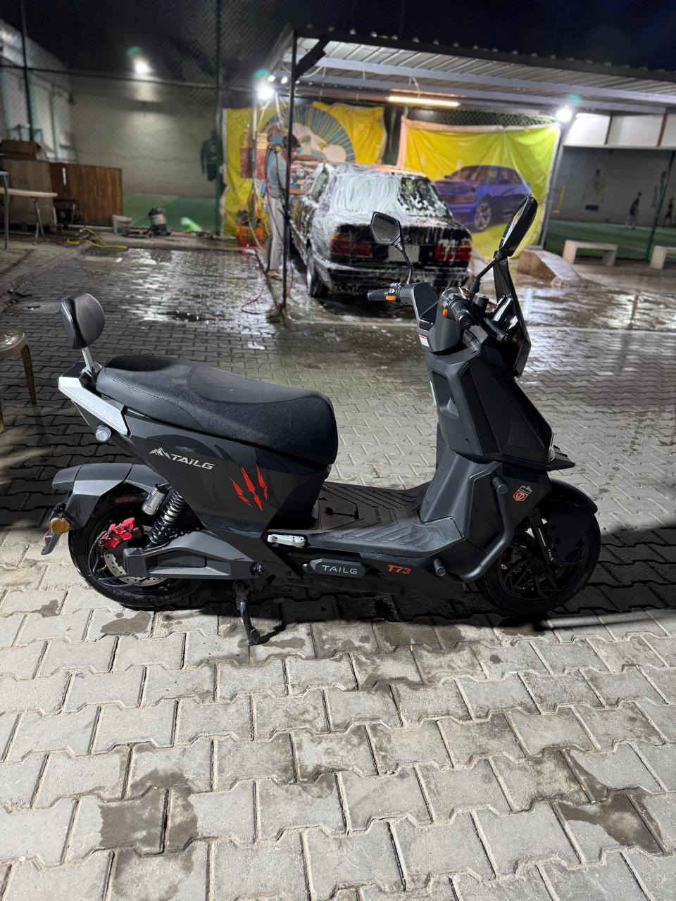 سلام عليكم دراجه شحن للبيع اخر مو ديل فول موصفات 
ستخدام ٢٥يوم فقط عنواني بغداد حي العلام ***********
صارت عليه مليون و٣٠٠ وعارضه مليون و١٠٠ كفاله عامه شخط مابيه ومضمومه
