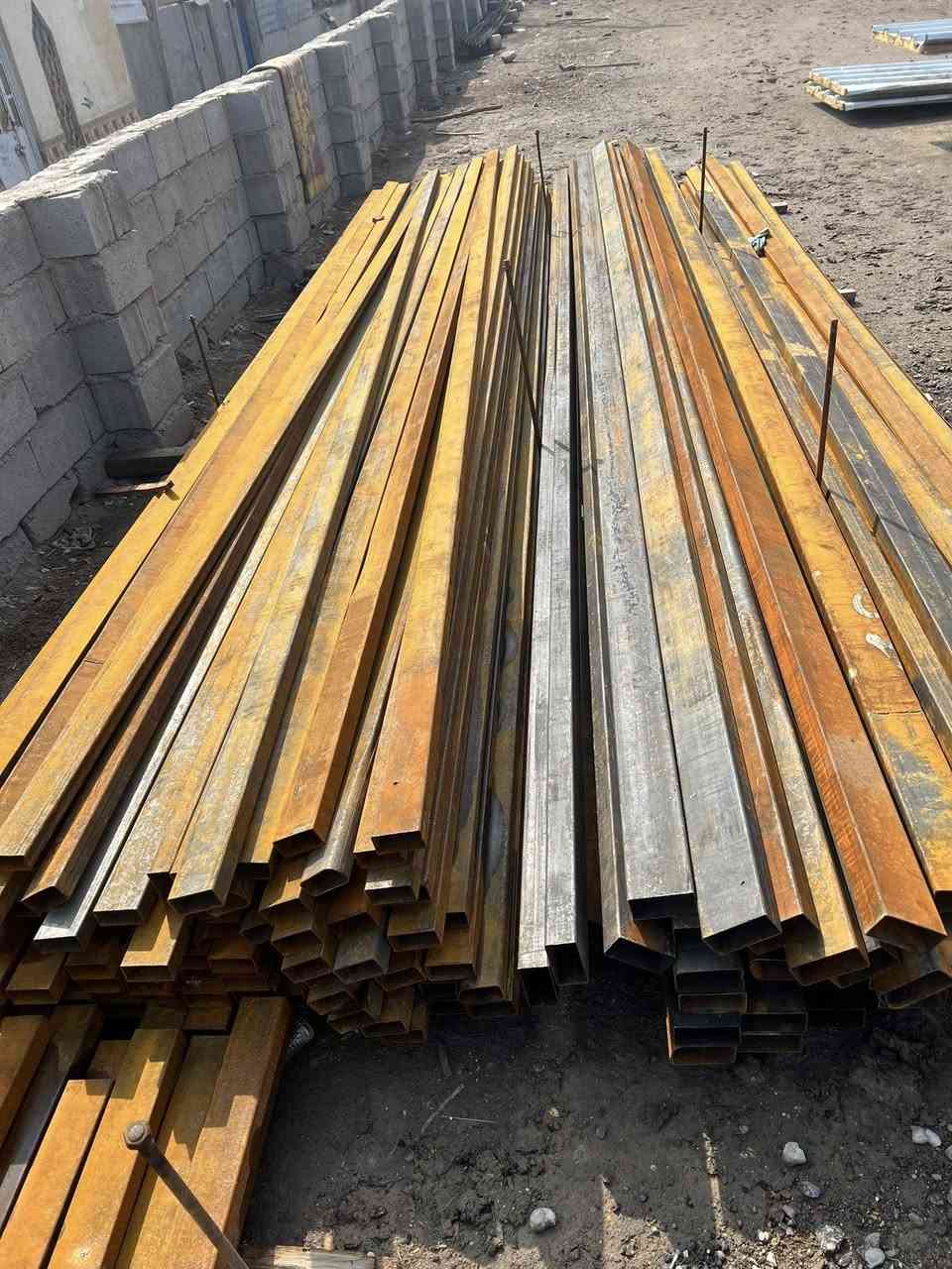 السلام عليكم شخاط ثقيل  مليمين و ٦ سعر الوحده ٢٠ الف قفل مكاني الهوير منطقت الخاص قرب بانزين خانه عشارع ***********
