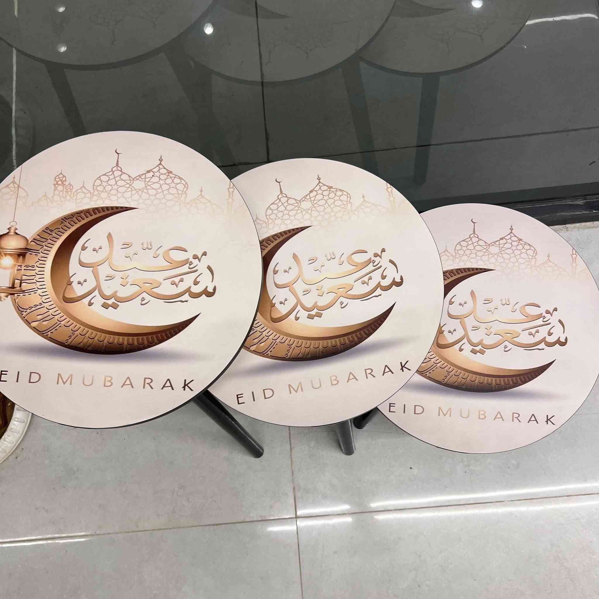 🚨🚨🔥عرض رمضاني 🚨🚨🚨

طقم طاولات ضيافة رمضانية 
 – تصميم دائري مزخرف (3 قطع)

• طقم طاولات ضيافة بتصميم أنيق مخصص لأجواء عيد الفطر والأضحى

المواصفات:
• النوع: طاولات ضيافة / طاولات جانبية
• العدد: 3 طاولات
• الشكل: دائري
• التصميم: عيد مبارك (هلال – فانوس – زخرفة إسلامية)

محتويات العلبة:
• 3 × طاولة دائرية بتصميم عيد مبارك
1 × طاولة حجم كبير، الابعاد: 40*57 سم.
1 × طاولة حجم متوسط، الابعاد: 40*47 سم.
1 × طاولة حجم صغير، الابعاد: 40*37 سم

كل هاذة بسعر 30الف 🔥
بدل 45الف  (الكمية محدودة )
للطلب اتصل :***********
