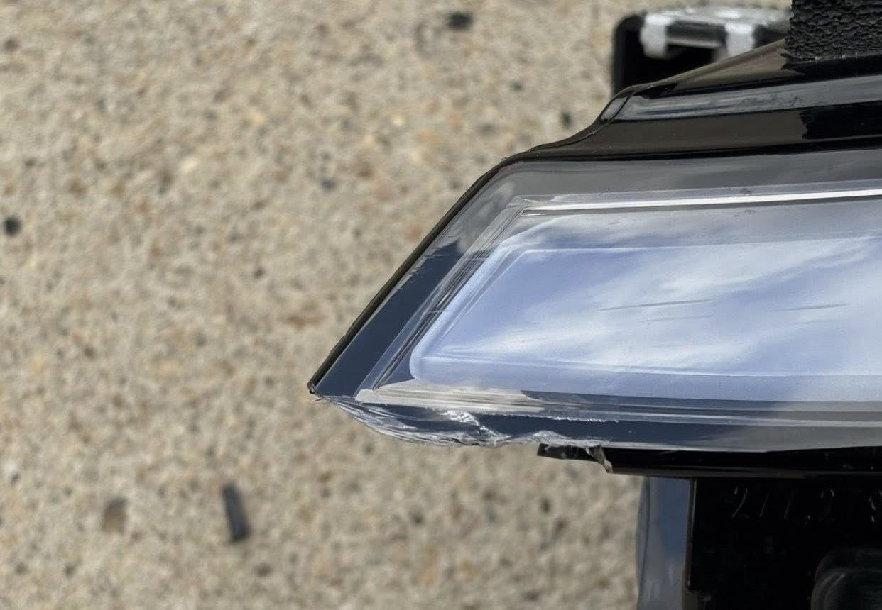 لايت تسلا موديل Y 2025 juniper
بلادي مال تفصيخ يعني مو صيني سنه وتعطل المحولة مالته
جميع الملاحظات واضحة بالصور
السعر ٥٠٠ الف 
يتوفر توصيل


**إذا كنت صاحب هذا الإعلان وتريد حذفه لأي سبب، رجاءا أرسل رسالة إلى الدعم الفني**