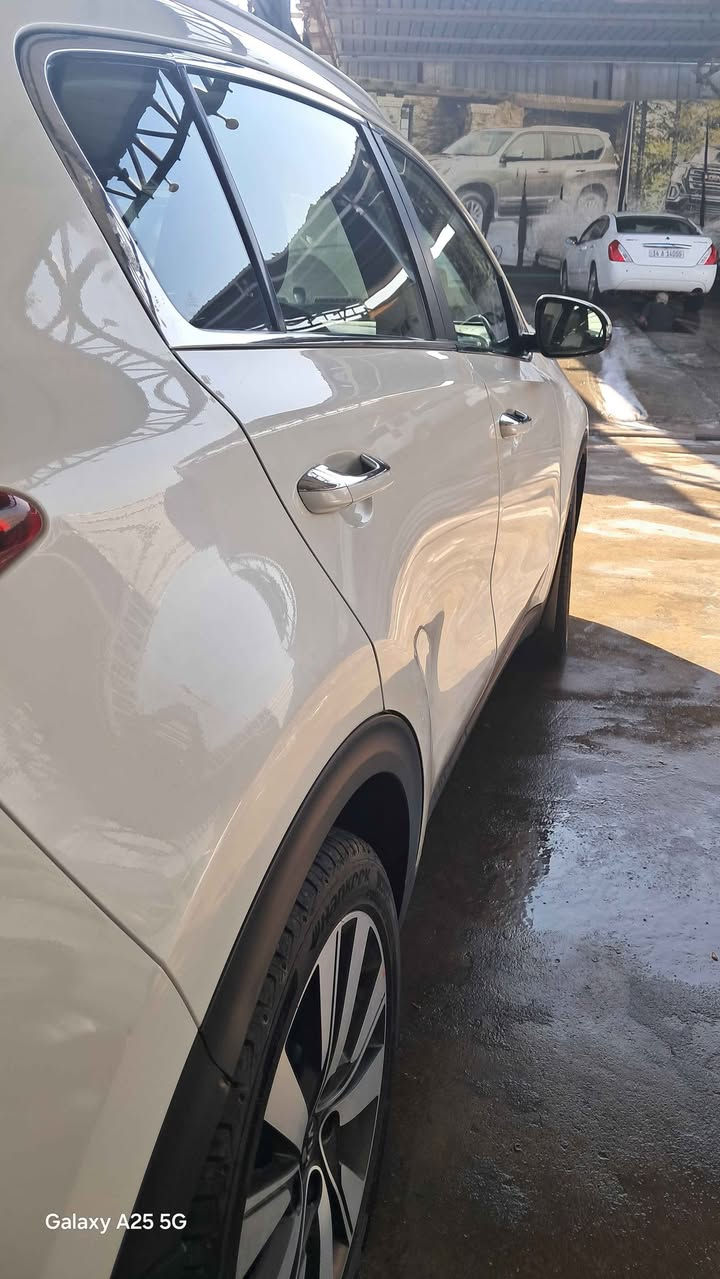 السلام عليكم اخوان

 سياره سبورتج مكفول من الصبغ موديل 2018 خليجي 

(مواصفات السياره)

حساسات أمامي خلفي

كشنات جلد

كرسي السائق مساج

رقم جديد بصره 

سنويه جديده

فقط فيها شبر بارد 

السعر (180) الرقم *********** البصرة, العراق
