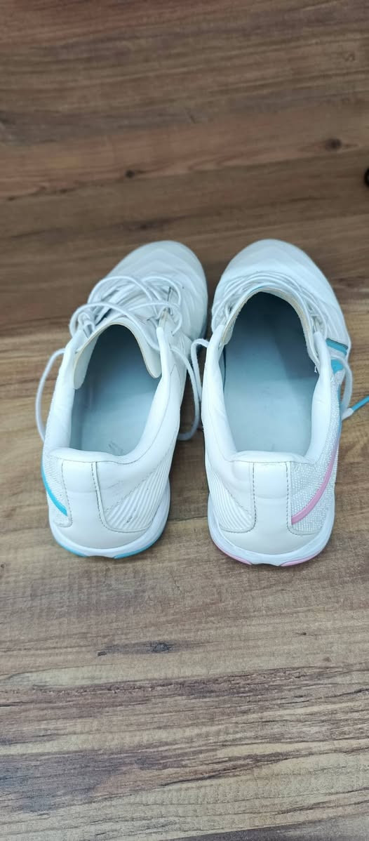 بالە مستعمل قیاس 41 یلبس 40 
سعر 25


**إذا كنت صاحب هذا الإعلان وتريد حذفه لأي سبب، رجاءا أرسل رسالة إلى الدعم الفني**