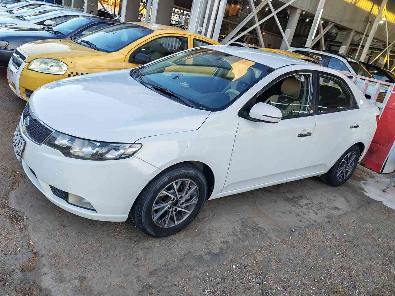 للبيع كيا سيراتو موديل 2013 رقم اربيل سيارة بيها صبغ باب سايق وربع جاملغ الخلفي فقط والباقي مكفول السعر 98 وبيها مجال قليل مكان النجف للاستفسار اتصل ***********
