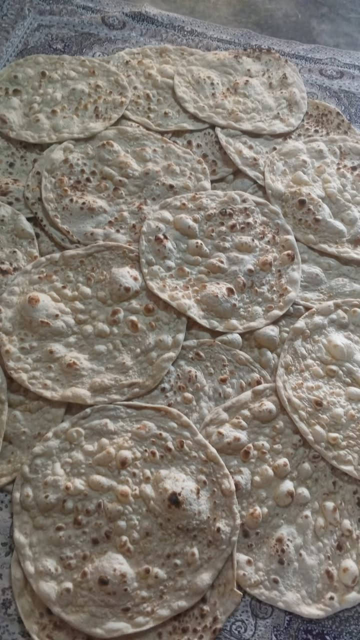 سلام عليكم مستعدون لتجهيز المناسبات والعراس والمعامل خبز بيت بدون سوده 5 بالف طحين علينه 6كرص بالف طحين عليكم  يوجد خدمت توصيل لالستفسار اتصل ع رقم  ***********
