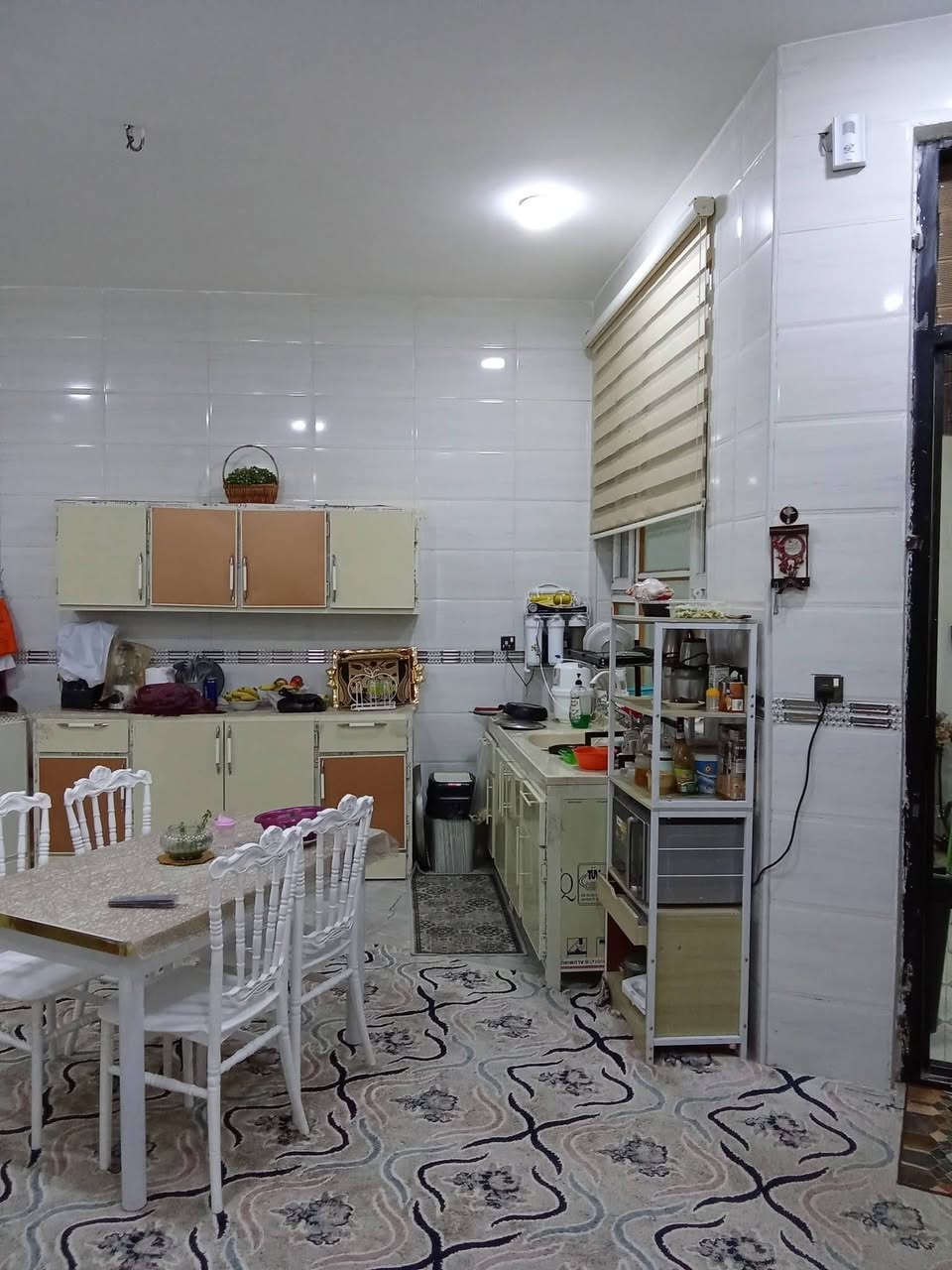 بيت 120 متر بكربلاء قرب فندق البارون بناء درجه اولى طابقين يحتوي على 4 غرف نوم و أستقبال و صاله و مطبخ و صحيات طابو زراعي سند 25 تحويل مباشر
 من صاحب السند {{ السعر 180 مليون }} 
للأستفسار : *********** واتساب
