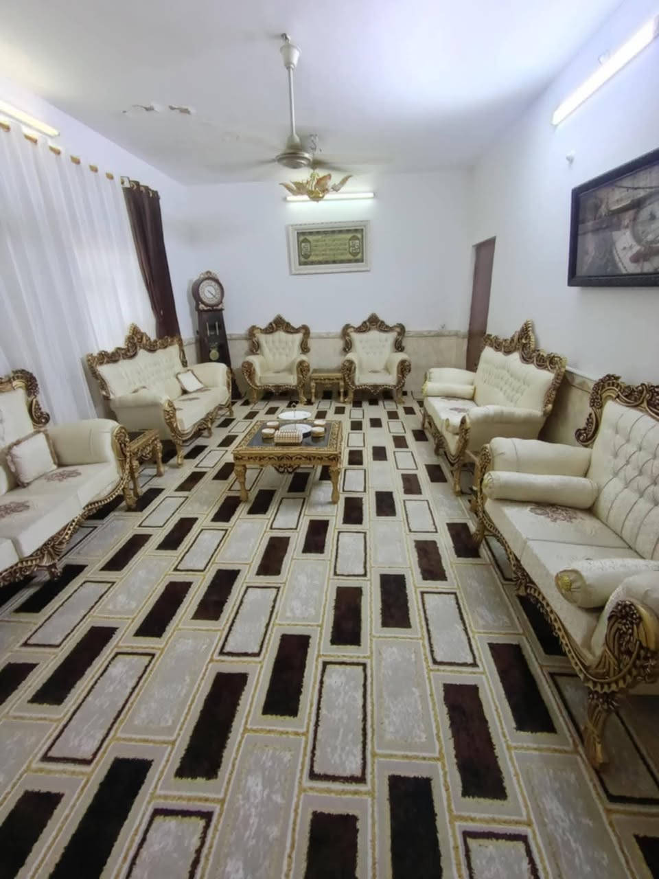 السلام عليكم
بيت طابو صرف للبيع مساحه 114 متر بناء طابوك كونكريت 

بناء حديث يحتوي على غرفه نوم وصاله ومطبخ وستقبال وصحيات داخليه وخارجيه

كافة الخدمات متوفره 

السعر بيت كلش حلو اخوتي العزيز

#السعر 125 مليون

#العنوان الثوره قبل لا توصل  المحطه مال القطار

للاستفسار الاتصال على الرقم ***********
