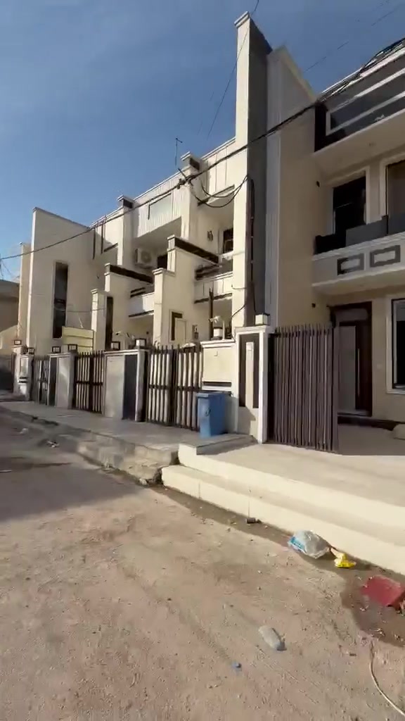 سلام عليكم دار ١٠٠متر للبيع واجهة ٤ نزال ٢٥ يحتوي على ثلاث غرف نوم شبابيك المنيوم في منطقة ديوان المخابرات للاستفسار على هذا الرقم ***********
