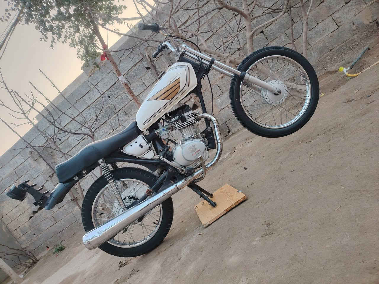 يا الله 
سلام عليكم دراجة ايراني فول مكفوله 
ما أتواجد ما أتواجد على الفيس رقمي ***********
