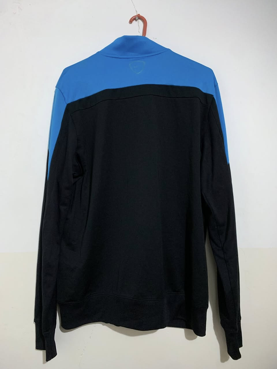 Triack Campera Nike Running Windrunner Hombre
تراك نايك اصلي كود باله اصلي
نظافه ممتازه جداً 
خام ستن
القياس : L/XL
وزن حد 85
السعر : 20 الف
يوجد توصيل 🚚


**إذا كنت صاحب هذا الإعلان وتريد حذفه لأي سبب، رجاءا أرسل رسالة إلى الدعم الفني**
