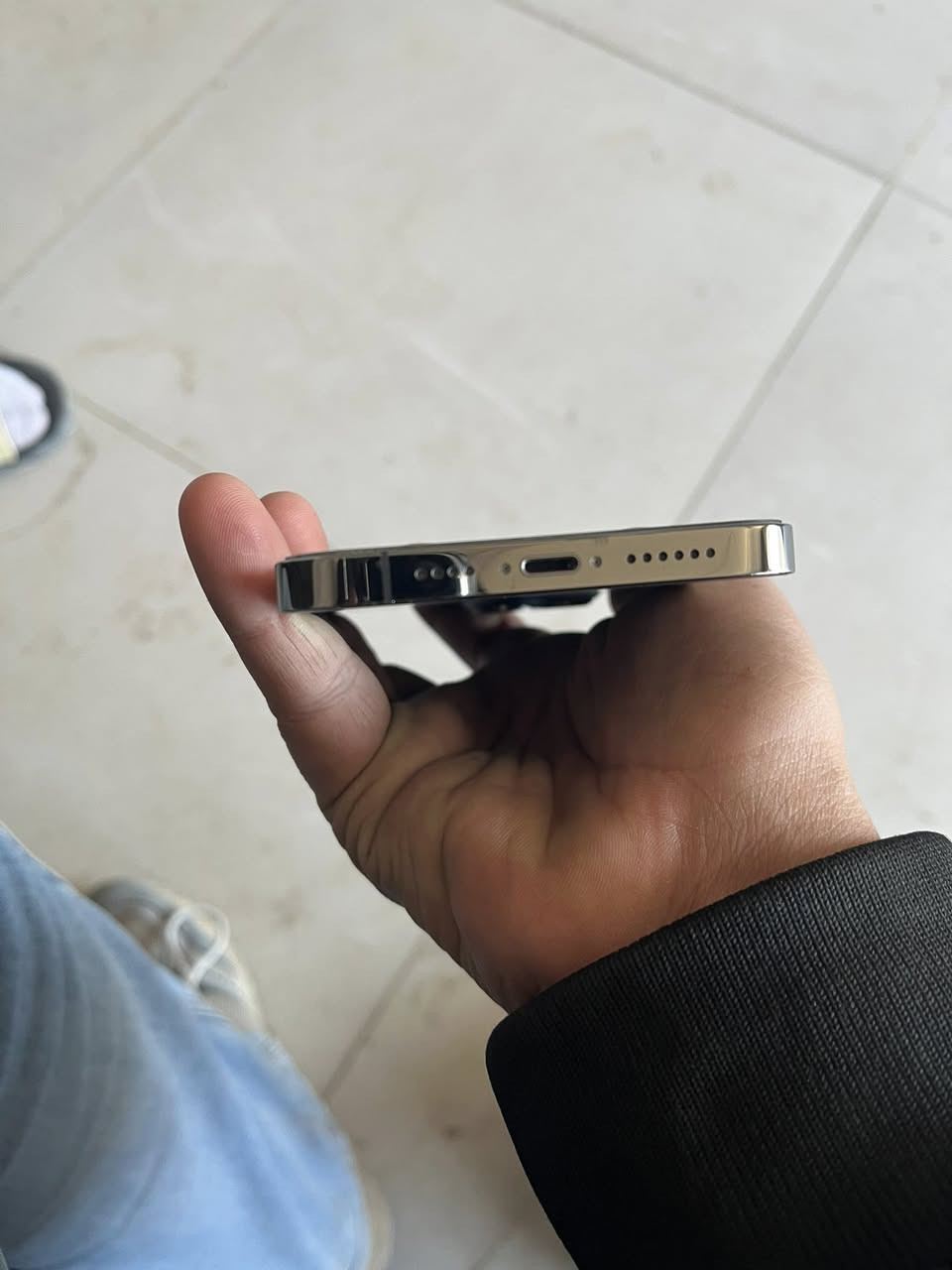 السلام عليكم تلفون 13 برو ماكس نضيف البطاريه 86 والمساحه 256 امريكي ب690 وبي مجال مكاني بغداد المحموديه *********** بي واتساب
