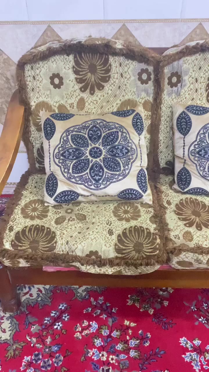 السلام عليكم 
تخم قنفات ٧ مقاعد للبيع خشب نضيف مابي ضرر  
بغداد المحمودية


**إذا كنت صاحب هذا الإعلان وتريد حذفه لأي سبب، رجاءا أرسل رسالة إلى الدعم الفني**