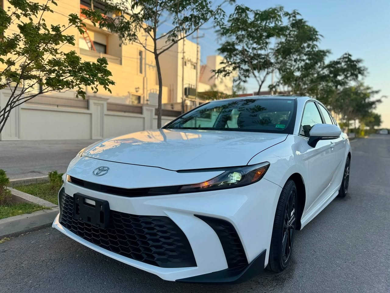 سلام عليكم للبيع فقط بدون مراوس تويوتا كامري ٢٠٢٥ وارد امريكي هايبرد موصفات se بلاص فول     موصفاته معروفه و٢ بصمه بلادي وياها  ماشيه ١٠ فقط ميل سياره تجي بجم كبس بدون ايرباك بيها  تبديل الصندوق فقط بدون دواخل والباقي مكفوله رقم شاصي وسونار مرفق مع الصور  سياره جديده جدا مال جناي بدون رقم يترقم شمالي فقط ٣ اشهر وياها  مكان ديالى خانقين ***********
