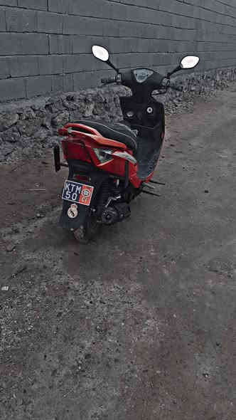 سلام عليكم 
موطور للبيع كايمكو G5
فول نضافة الموطور يريد تجفيت رولة والهندر مسحوك
السعر 275 مكاني: هيت/ المعمورة هاذا رقمي ***********
