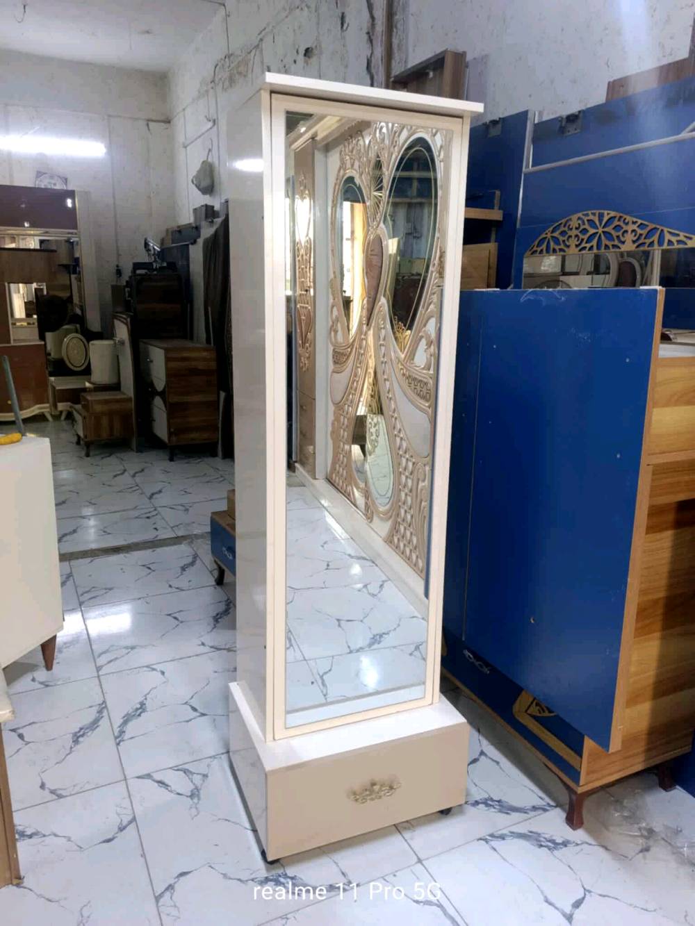 غرفه تركيه فول نضافه كنتور ضخم 3 متر سلايت 700 فقط واصل نقل وشد