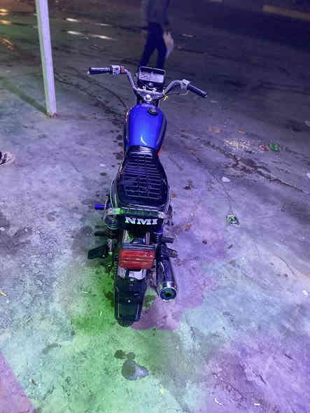 سلام عليكم دراجه للبيع تعمير الشاصي 19 اوراق اصولي والمحرك نامه شلامجه 23 اصلي والغراض كله نامه بس الشاصي ارشه سعر الدراجه 650 الرقم ***********
